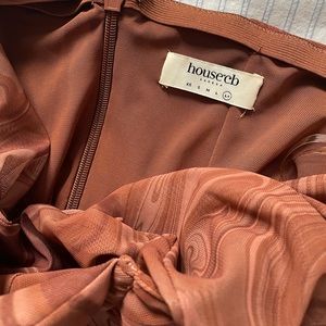 House of cb dress, wore once in good condition. Very classy and Elegant.